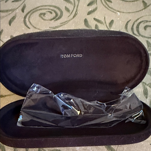 Tom Ford Women's Gold Frame Sunglasses - Picture 2 of 8